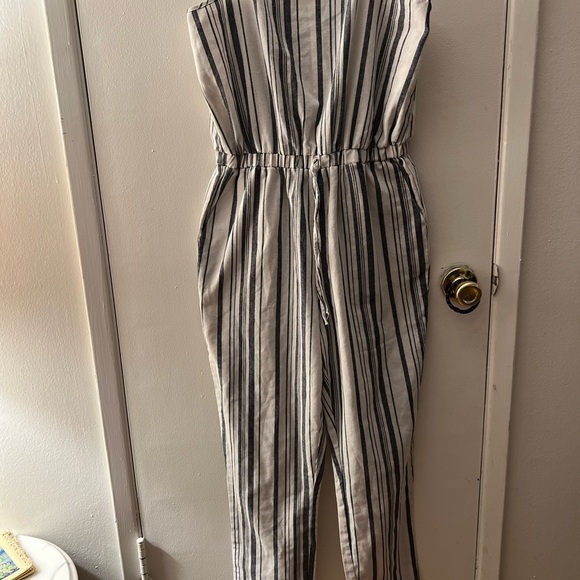 CisonoBlack and White Striped Sleeveless Jumpsuit with Relaxed Fit, size M. - Picture 4 of 13